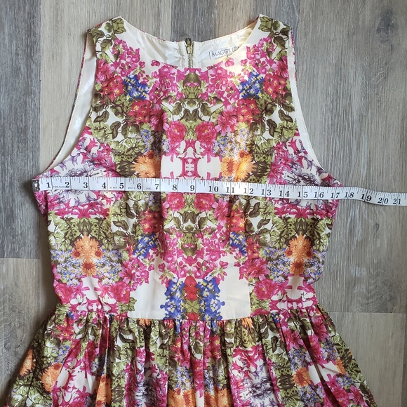 Gorgeous dress - Picture 11 of 13